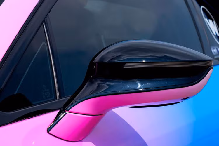 Siêu xe đình đám Việt Nam một thời - BMW i8 "màu hường" lạ mắt - Hình 4 Sieu xe dinh dam Viet Nam mot thoi - BMW i8