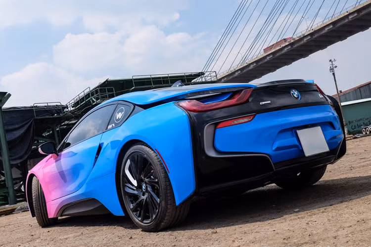 Siêu xe đình đám Việt Nam một thời - BMW i8 "màu hường" lạ mắt - Hình 6 Sieu xe dinh dam Viet Nam mot thoi - BMW i8