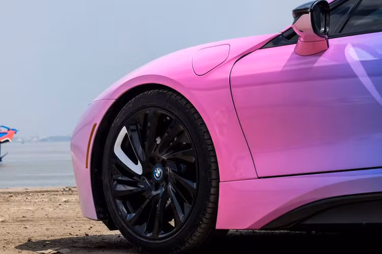 Siêu xe đình đám Việt Nam một thời - BMW i8 "màu hường" lạ mắt - Hình 5 Sieu xe dinh dam Viet Nam mot thoi - BMW i8