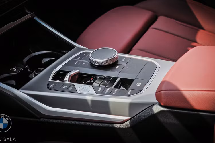 Chi tiết BMW 3 Series 2025 về Việt Nam, từ 1,549 tỷ đồng - Hình 6 Chi tiet BMW 3 Series 2025 ve Viet Nam, tu 1,549 ty dong-Hinh-6