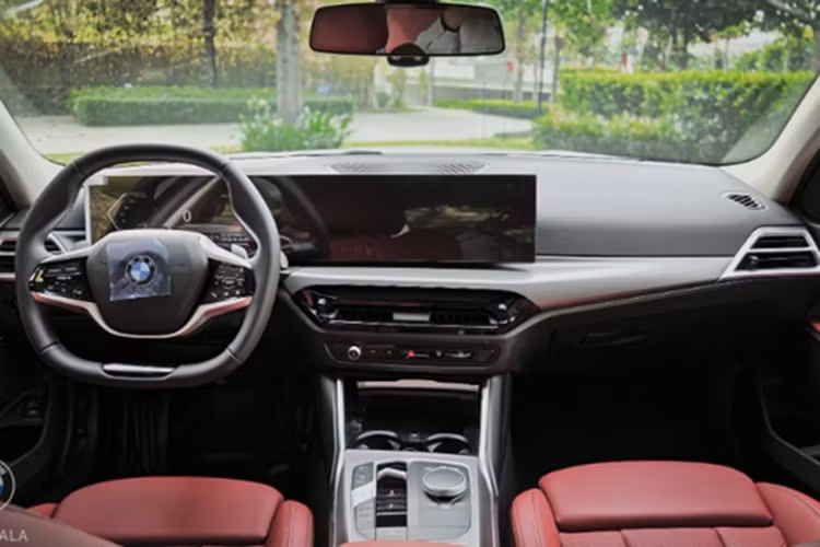 Chi tiết BMW 3 Series 2025 về Việt Nam, từ 1,549 tỷ đồng - Hình 3 Chi tiet BMW 3 Series 2025 ve Viet Nam, tu 1,549 ty dong-Hinh-3