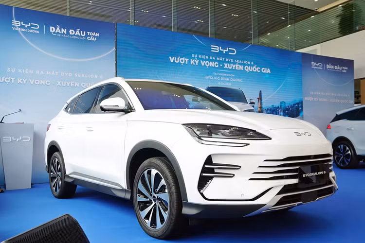 BYD Sealion 06 - SUV điện hạng trung như Hyundai, chỉ 560 triệu đồng - Hình 8 BYD Sealion 06 - SUV dien hang trung nhu Hyundai, chi 560 trieu dong-Hinh-8