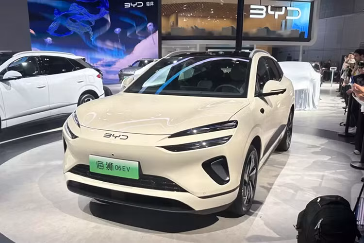BYD Sealion 06 - SUV điện hạng trung như Hyundai, chỉ 560 triệu đồng - Hình 2 BYD Sealion 06 - SUV dien hang trung nhu Hyundai, chi 560 trieu dong-Hinh-2