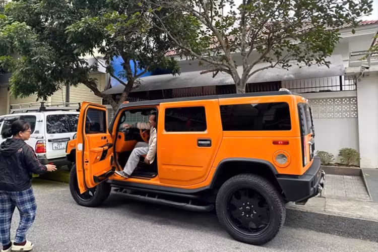 Cụ ông tậu "quái vật" Hummer H2 gần 3 tỷ đồng ở Hà Nội - Hình 4 Cu ong tau