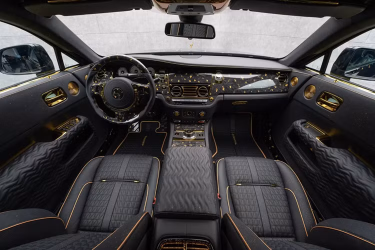 Mansory "hô biến" Rolls-Royce Wraith thành kiệt tác sợi carbon vàng 24k - Hình 6 Mansory
