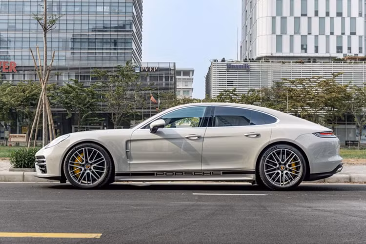 Porsche Panamera Turbo S của "Qua Vũ" rớt giá còn hơn 9 tỷ đồng - Hình 3 Porsche Panamera Turbo S cua
