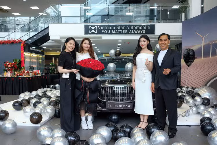 Mercedes-Benz Maybach gần 9 tỷ đọ dáng Lọ Lem con gái Quyền Linh Mercedes-Benz Maybach gan 9 ty do dang Lo Lem con gai Quyen Linh