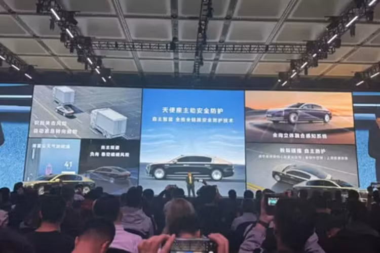 Maextro S800 Trung Quoc dep nhu Mercedes-Maybach, chi tu 136.000 USD-Hinh-3