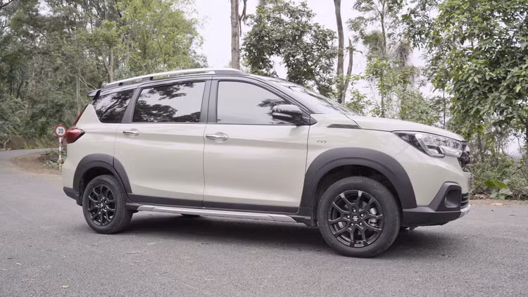 Suzuki XL7 Hybrid tu 599 trieu, xe 7 cho ly tuong cho gia dinh?-Hinh-3