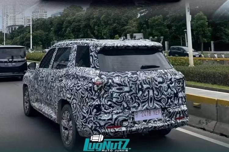 Mitsubishi DST thuong mai ban 7 cho lo dien, cho ve Viet Nam?-Hinh-7