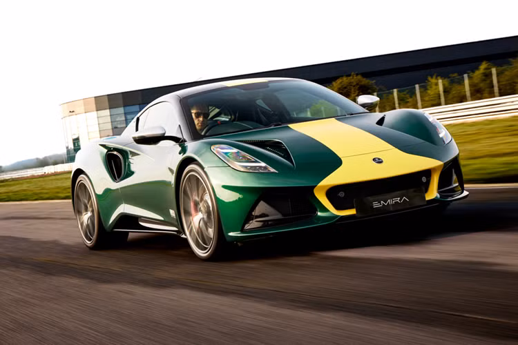 Lotus Emira Clark Edition tu 3.79 ty dong, tri an Jim Clark