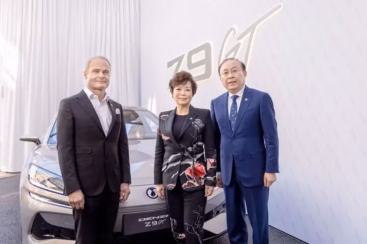 Sep BYD khoe - Denza Z9 GT “tot hon gap 10 lan” Mercedes, BMW