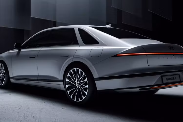 Hyundai Grandeur nâng cấp, chạy 100km không "uống một giọt xăng" - Hình 3 Hyundai Grandeur nang cap, chay 100km khong