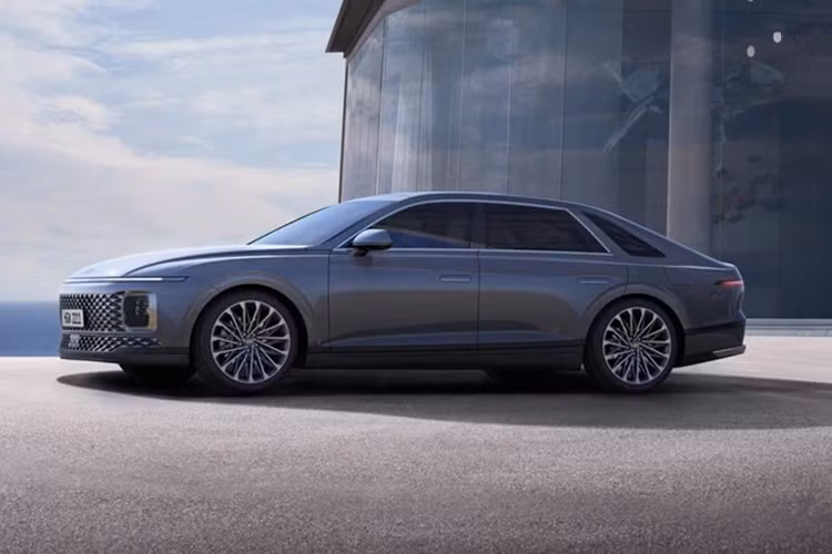 Hyundai Grandeur nâng cấp, chạy 100km không "uống một giọt xăng" - Hình 6 Hyundai Grandeur nang cap, chay 100km khong
