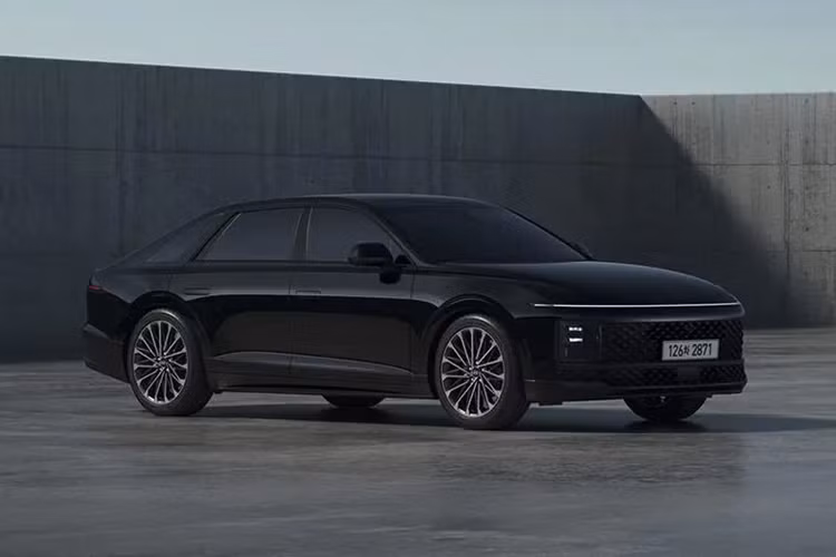 Hyundai Grandeur nâng cấp, chạy 100km không "uống một giọt xăng" - Hình 7 Hyundai Grandeur nang cap, chay 100km khong
