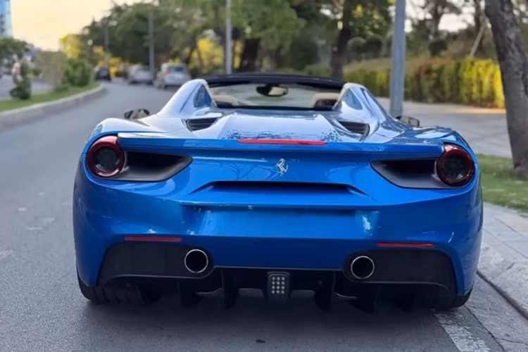Ferrari 488 Spider hơn 10 tỷ "siêu lướt" của đại gia Việt rao bán - Hình 3 Ferrari 488 Spider hon 10 ty