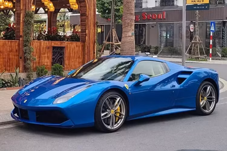 Ferrari 488 Spider hơn 10 tỷ "siêu lướt" của đại gia Việt rao bán Ferrari 488 Spider hon 10 ty