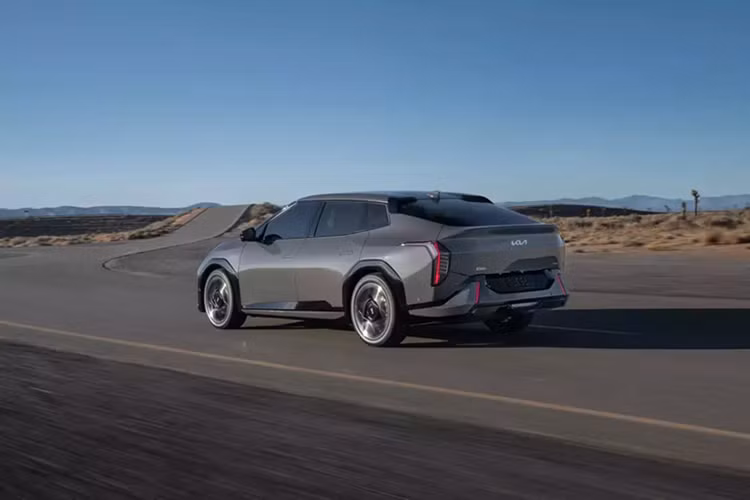 Kia EV4 hatchback và sedan - “món lạ” cho thị trường ôtô điện - Hình 15 Kia EV4 hatchback va sedan - “mon la” cho thi truong oto dien-Hinh-15