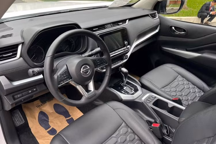 Bán tải Nissan Navara tại Việt Nam giảm "mạnh tay" tới 90 triệu đồng - Hình 4 Ban tai Nissan Navara tai Viet Nam giam
