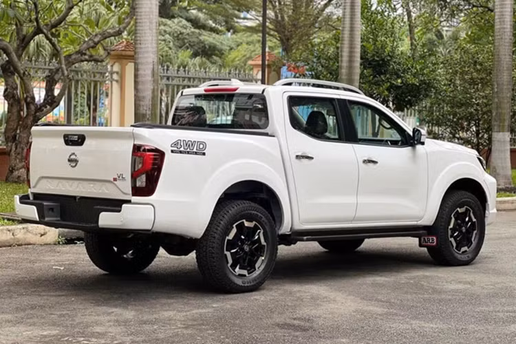 Bán tải Nissan Navara tại Việt Nam giảm "mạnh tay" tới 90 triệu đồng - Hình 3 Ban tai Nissan Navara tai Viet Nam giam