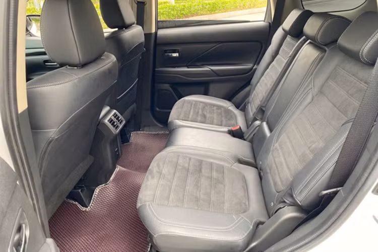 Mitsubishi Outlander đang "xả hàng" giảm tới gần 100 triệu đồng - Hình 6 Mitsubishi Outlander dang