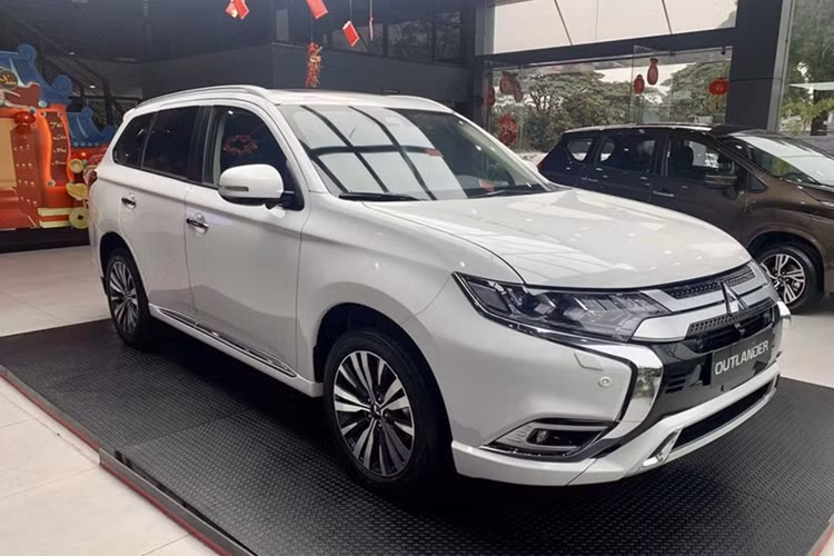 Mitsubishi Outlander đang "xả hàng" giảm tới gần 100 triệu đồng - Hình 7 Mitsubishi Outlander dang