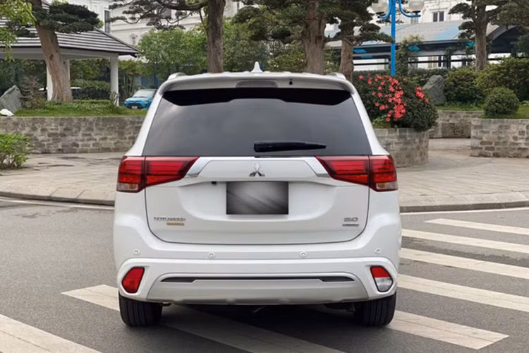 Mitsubishi Outlander đang "xả hàng" giảm tới gần 100 triệu đồng - Hình 8 Mitsubishi Outlander dang