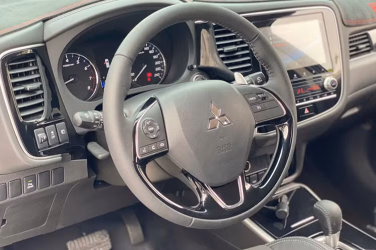 Mitsubishi Outlander đang "xả hàng" giảm tới gần 100 triệu đồng - Hình 4 Mitsubishi Outlander dang