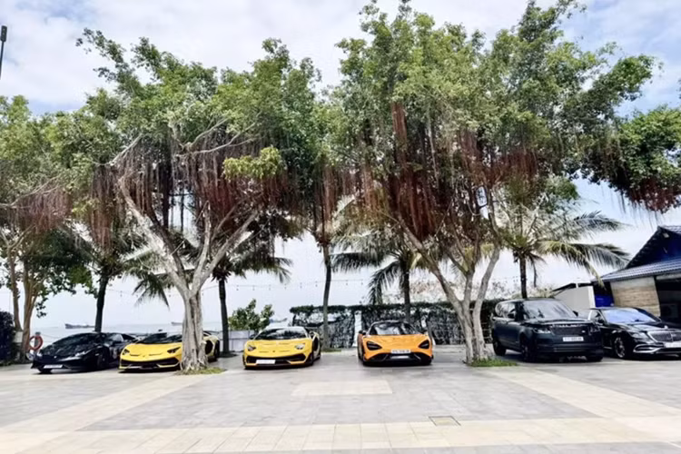 Xem dàn siêu xe bạc tỷ của đại gia Việt "phượt" biển Vũng Tàu Xem dan sieu xe bac ty cua dai gia Viet