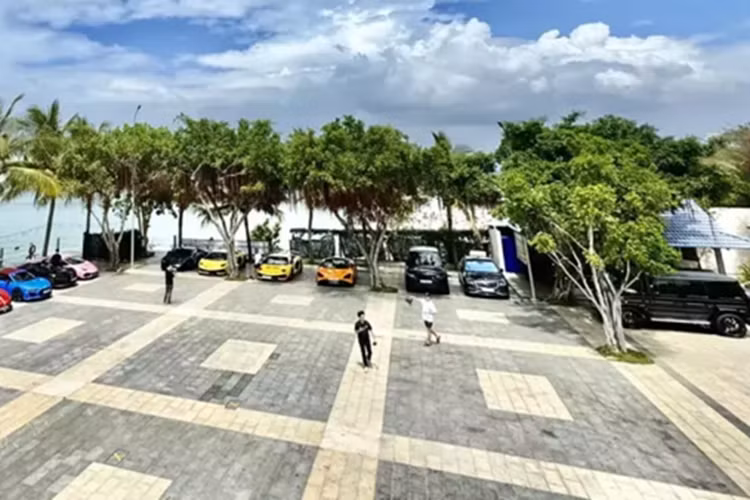 Xem dàn siêu xe bạc tỷ của đại gia Việt "phượt" biển Vũng Tàu - Hình 7 Xem dan sieu xe bac ty cua dai gia Viet