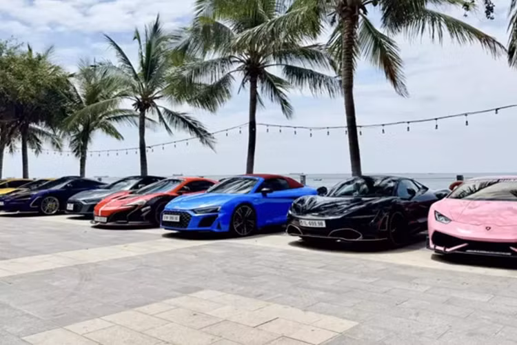 Xem dàn siêu xe bạc tỷ của đại gia Việt "phượt" biển Vũng Tàu - Hình 3 Xem dan sieu xe bac ty cua dai gia Viet