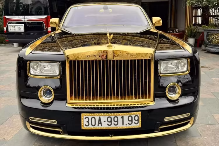 Đại gia Hà Nội bán Rolls-Royce Phantom rồng dát vàng hơn 9 tỷ - Hình 2 Dai gia Ha Noi ban Rolls-Royce Phantom rong dat vang hon 9 ty-Hinh-2
