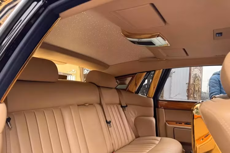 Đại gia Hà Nội bán Rolls-Royce Phantom rồng dát vàng hơn 9 tỷ - Hình 3 Dai gia Ha Noi ban Rolls-Royce Phantom rong dat vang hon 9 ty-Hinh-3