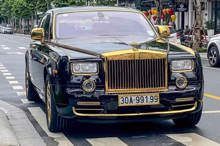 Đại gia Hà Nội bán Rolls-Royce Phantom rồng dát vàng hơn 9 tỷ - Hình 7 Dai gia Ha Noi ban Rolls-Royce Phantom rong dat vang hon 9 ty-Hinh-7
