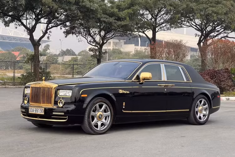 Đại gia Hà Nội bán Rolls-Royce Phantom rồng dát vàng hơn 9 tỷ Dai gia Ha Noi ban Rolls-Royce Phantom rong dat vang hon 9 ty