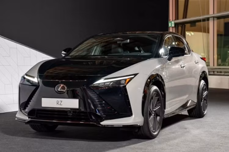 SUV điện Lexus RZ 2025 ra mắt, chạy tối đa 575 km/lần sạc - Hình 2 SUV dien Lexus RZ 2025 ra mat, chay toi da 575 km/lan sac-Hinh-2