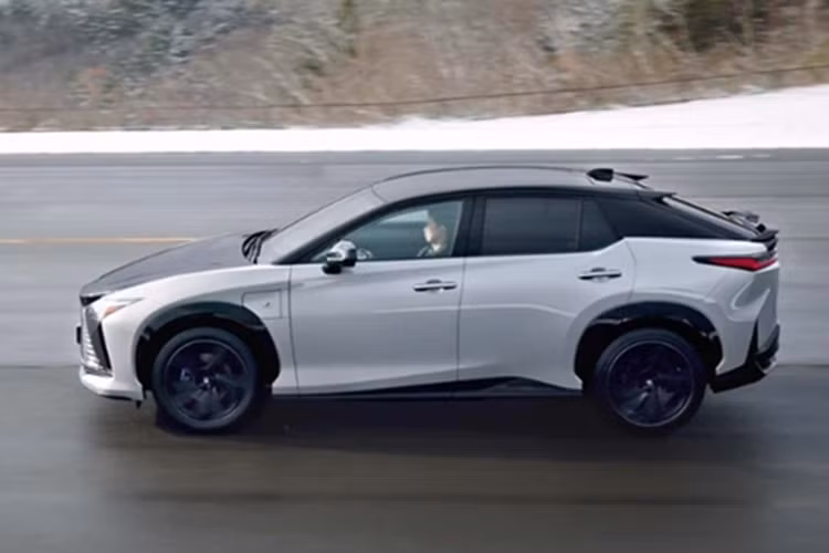 SUV điện Lexus RZ 2025 ra mắt, chạy tối đa 575 km/lần sạc - Hình 8 SUV dien Lexus RZ 2025 ra mat, chay toi da 575 km/lan sac-Hinh-8