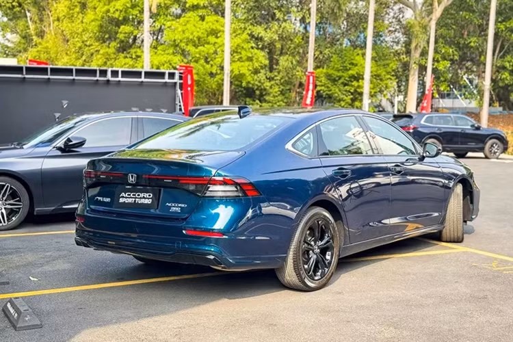 Honda Accord 2025 phiên bản máy xăng chính thức trình làng - Hình 8 Honda Accord 2025 phien ban may xang chinh thuc trinh lang-Hinh-8