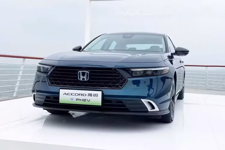 Honda Accord 2025 phiên bản máy xăng chính thức trình làng - Hình 2 Honda Accord 2025 phien ban may xang chinh thuc trinh lang-Hinh-2