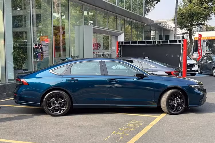 Honda Accord 2025 phiên bản máy xăng chính thức trình làng - Hình 7 Honda Accord 2025 phien ban may xang chinh thuc trinh lang-Hinh-7