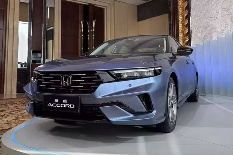 Honda Accord 2025 phiên bản máy xăng chính thức trình làng - Hình 4 Honda Accord 2025 phien ban may xang chinh thuc trinh lang-Hinh-4