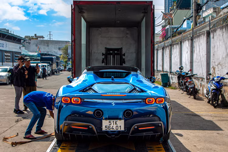 Ferrari SF90 Spider gần 55 tỷ của Cường Đô la "tái xuất" - Hình 8 Ferrari SF90 Spider gan 55 ty cua Cuong Do la