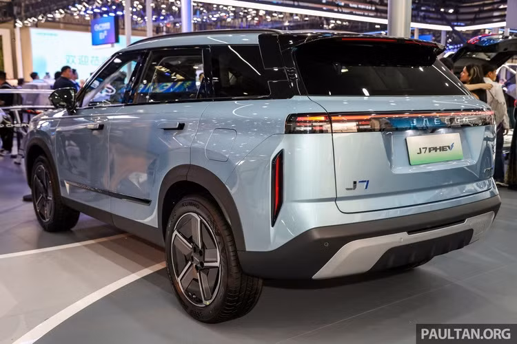 Jaecoo J7 PHEV có thể lăn bánh tới 1.200km với 1 bình xăng - Hình 10 Jaecoo J7 PHEV co the lan banh toi 1.200km voi 1 binh xang-Hinh-10
