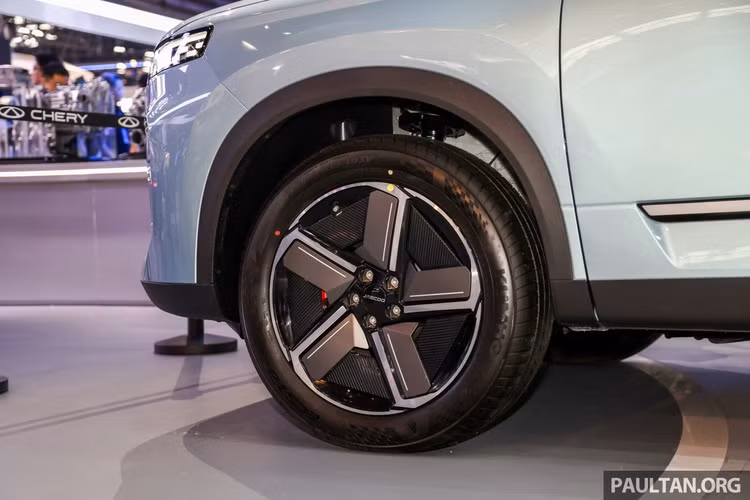 Jaecoo J7 PHEV có thể lăn bánh tới 1.200km với 1 bình xăng - Hình 4 Jaecoo J7 PHEV co the lan banh toi 1.200km voi 1 binh xang-Hinh-4