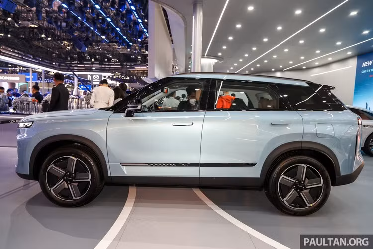 Jaecoo J7 PHEV có thể lăn bánh tới 1.200km với 1 bình xăng - Hình 2 Jaecoo J7 PHEV co the lan banh toi 1.200km voi 1 binh xang-Hinh-2