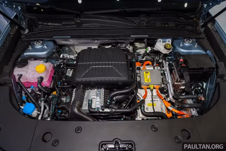 Jaecoo J7 PHEV có thể lăn bánh tới 1.200km với 1 bình xăng - Hình 9 Jaecoo J7 PHEV co the lan banh toi 1.200km voi 1 binh xang-Hinh-9