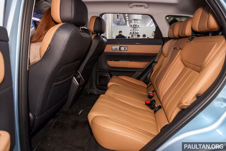 Jaecoo J7 PHEV có thể lăn bánh tới 1.200km với 1 bình xăng - Hình 7 Jaecoo J7 PHEV co the lan banh toi 1.200km voi 1 binh xang-Hinh-7