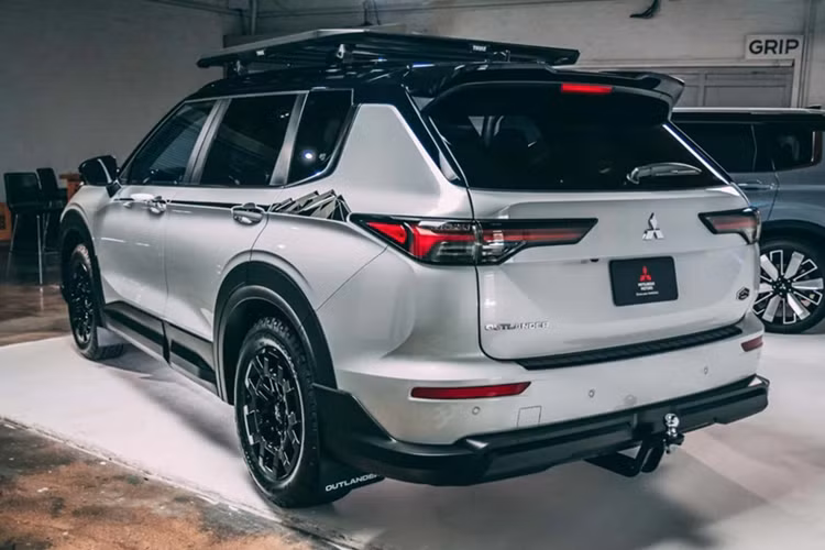 Ra mắt Mitsubishi Outlander bản địa hình, giá khoảng 30.000 USD? - Hình 7 Ra mat Mitsubishi Outlander ban dia hinh, gia khoang 30.000 USD?-Hinh-7