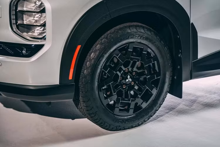 Ra mắt Mitsubishi Outlander bản địa hình, giá khoảng 30.000 USD? - Hình 4 Ra mat Mitsubishi Outlander ban dia hinh, gia khoang 30.000 USD?-Hinh-4