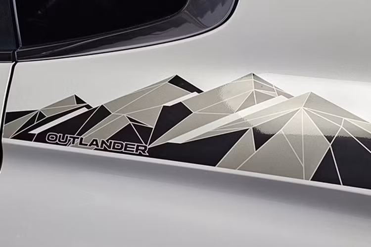 Ra mắt Mitsubishi Outlander bản địa hình, giá khoảng 30.000 USD? - Hình 3 Ra mat Mitsubishi Outlander ban dia hinh, gia khoang 30.000 USD?-Hinh-3
